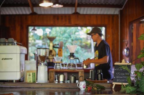 Hug Bolaven Homestay and Camping