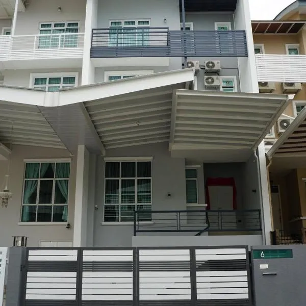 Shamrock Boutique Villa - Stay for 12 person, hotel di Batu Feringgi