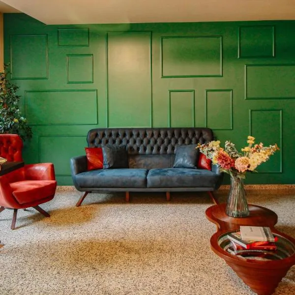 Hotel BLOOM Batumi, hotell Bathumis