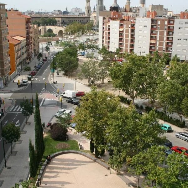 Hostal Puente de Piedra, hotel v destinaci Zaragoza