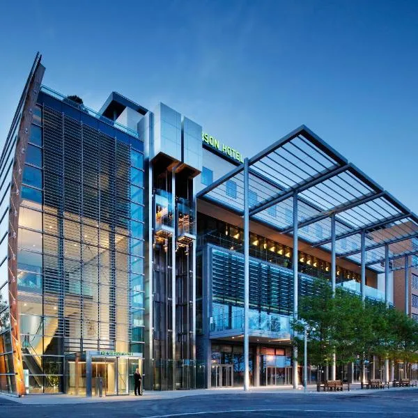 The Gibson Hotel, hótel í Dublin
