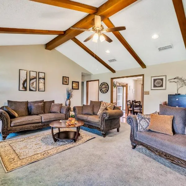 Homestead House - In Shadow Hills Golf Course Division Home, hotel in Lubbock