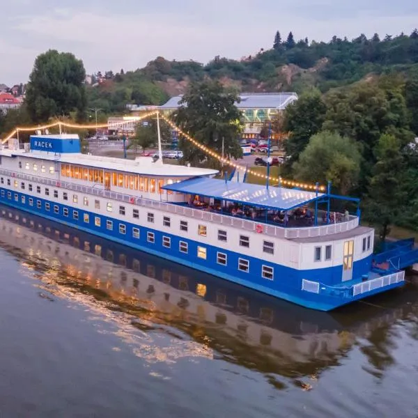 Botel Racek, hotel a Praga