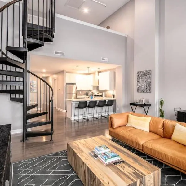 Soaring 2-Bedroom Parkside Loft Walkable to it All, hotel in Cincinnati