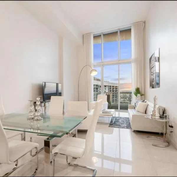 Beautiful One Bedroom Condo 16ft ceilings at the W, hotell Miamis