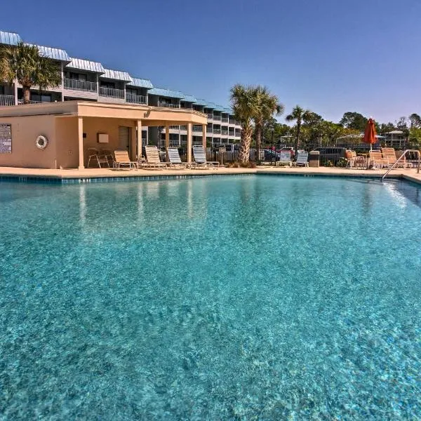 Breezy Tybee Island Condo - 100 Yards from Beach!, hotel en Tybee Island