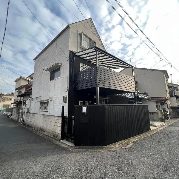 ゲストハウス宮の軒-稲荷参道前 3-Floor Family House、京都市のホテル