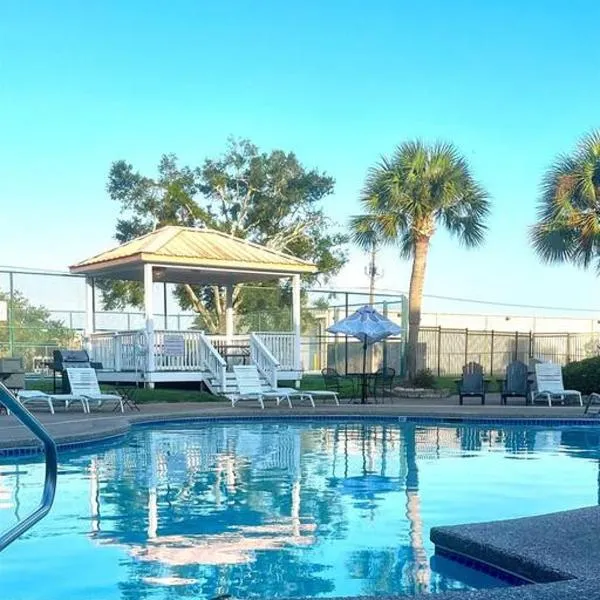Biloxi Beach-Good Vibes Condo, hotel in Biloxi