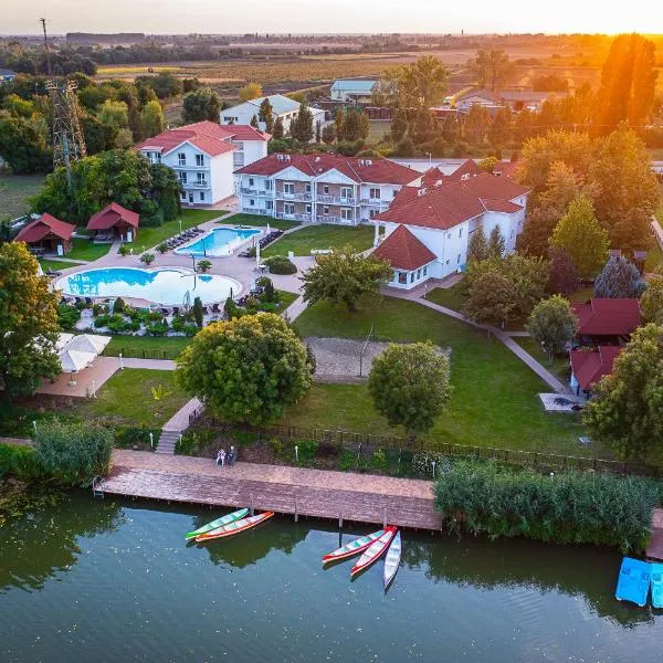 Aranyszarvas Panzió****, Étterem és Grillterasz, hotel Szarvason