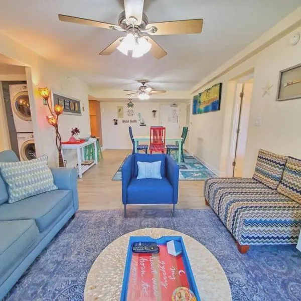 Enjoy Sunsets at Fully Equipped 2BR Condo on Beach, hotel in Gulf Breeze