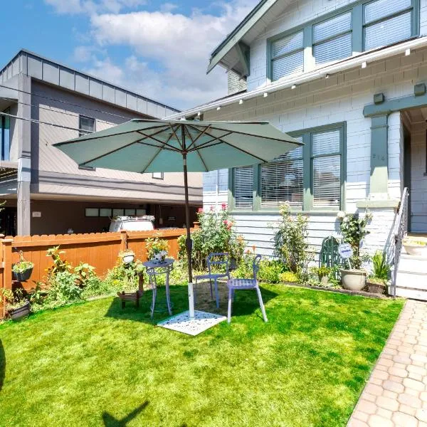 Vintage 3 Bedroom Home in Prime Eastlake Seattle with Private Parking, hotel in Seattle