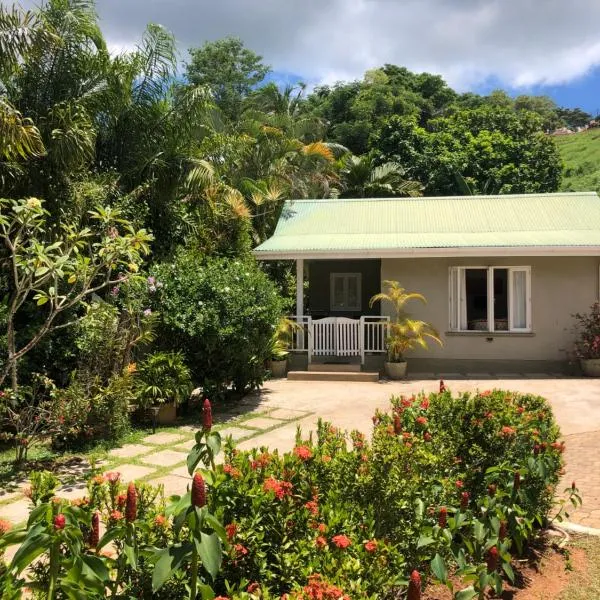 Sunbird Bungalow, hotel v destinaci Anse Boileau