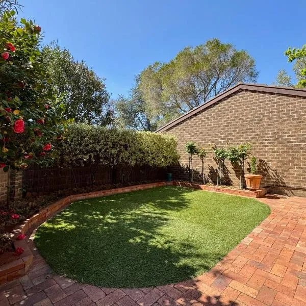 Spacious garden apartment, hotel v destinaci Canberra
